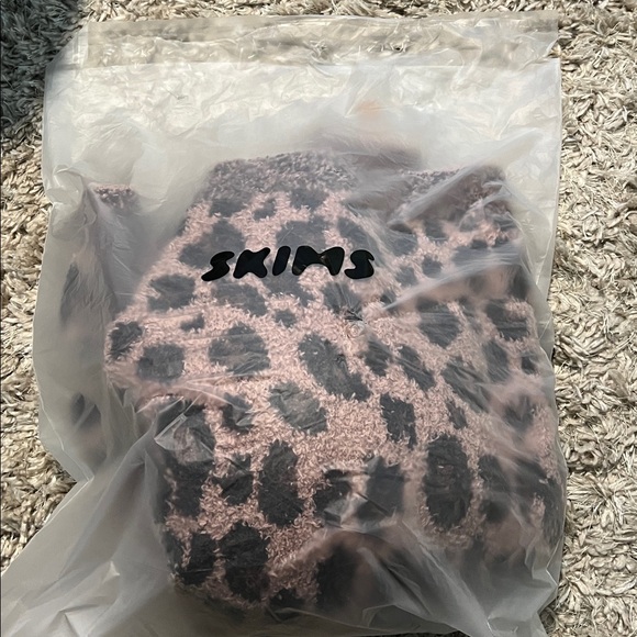 SKIMS Tops - SKIMS Cozy Oversized Crewneck Pullover - Sienna Leopard Print